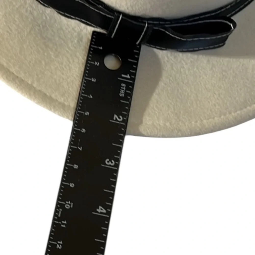 COUNTER-FIT ivory felt fedora with very dark navy or black ribbon one size